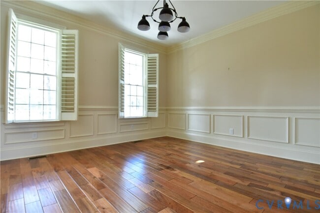 Building Photo - 12900 River Rd