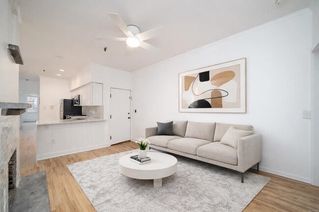 Building Photo - 132 Madison St