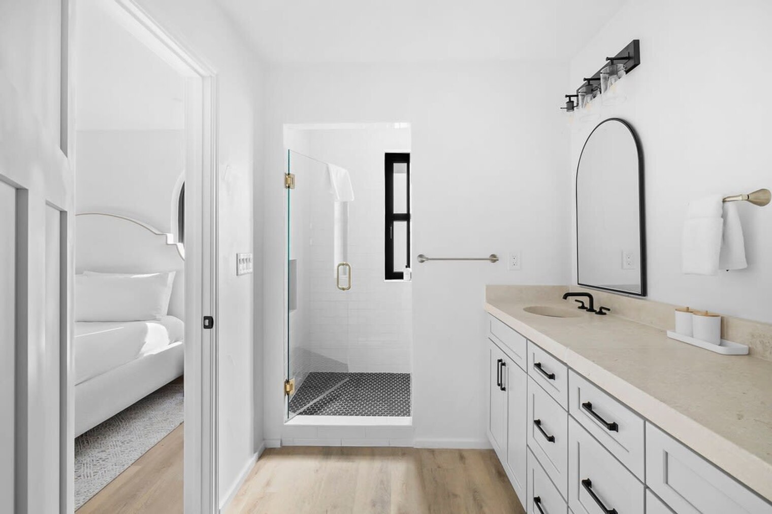 Building Photo - 2701 Bumble Bee Dr