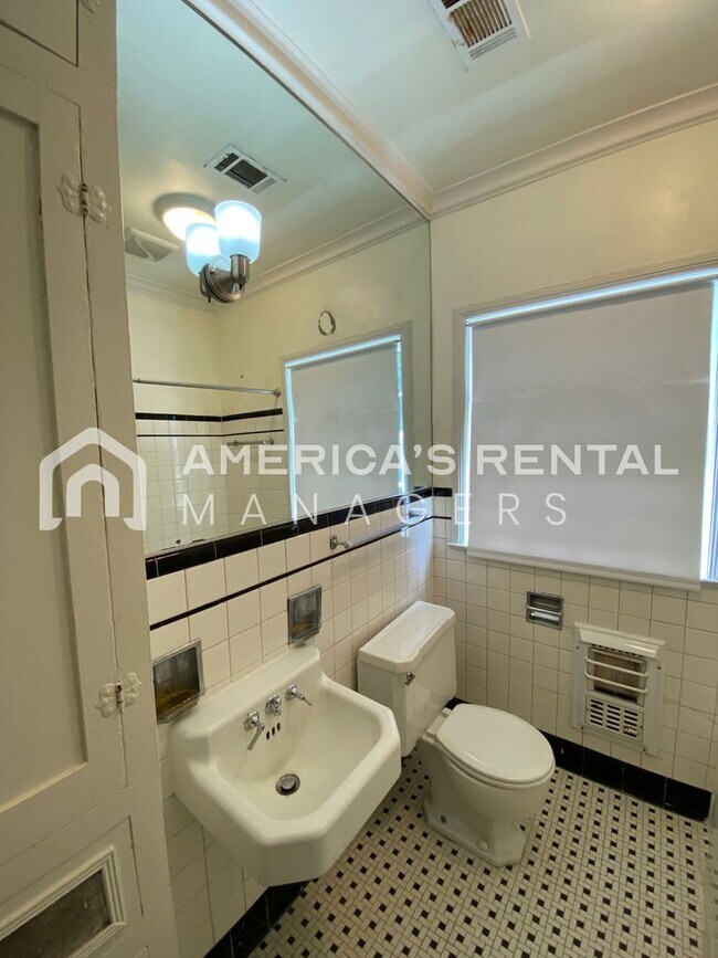 Building Photo - Great Duplex Available for Rent in Montgom...