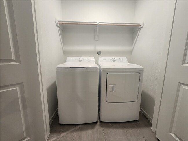 Building Photo - 715 Amberwood Creek Dr