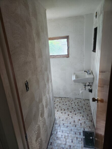 Renovations and paint will be done by the 22nd - 78 Mygatt St