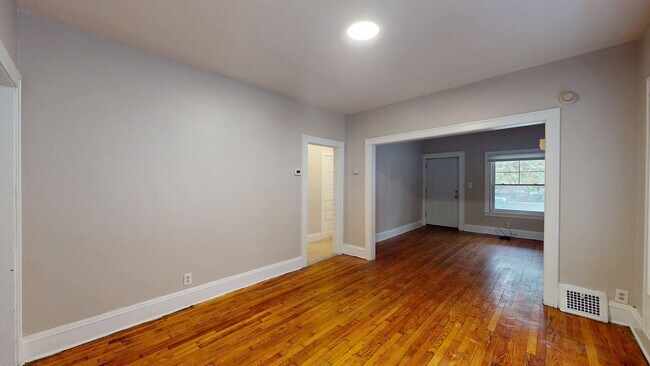 Building Photo - 11302 Parkview Ave