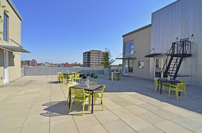 Building Photo - 521 S 7th St