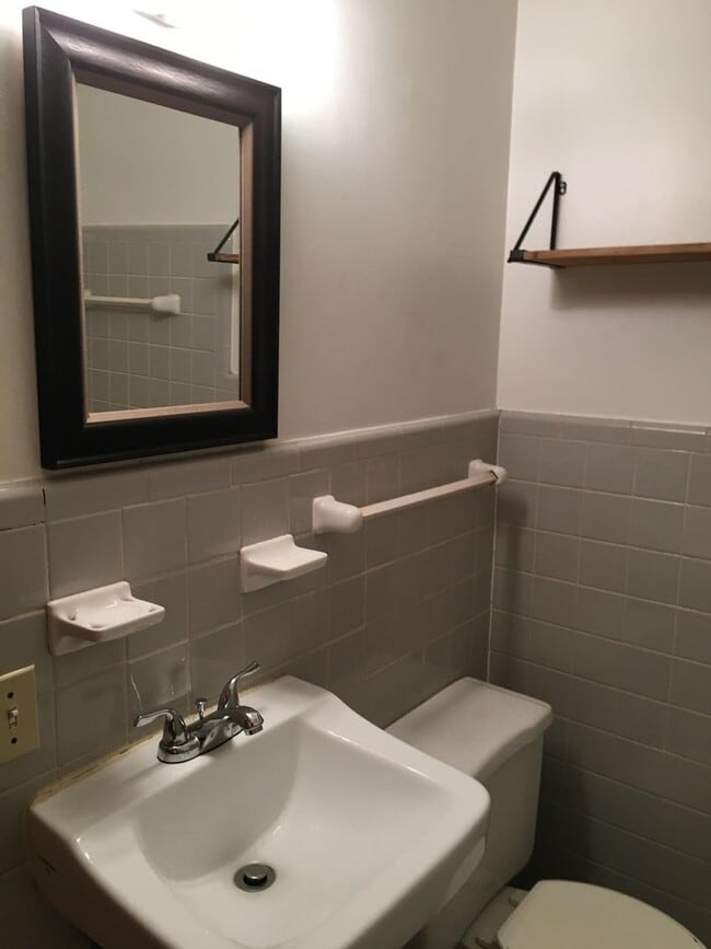 Building Photo - Near Cascades Park, Harwood floors in Historic Myers Park