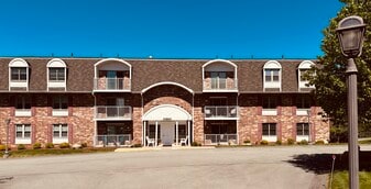 Building Photo - 510 Clubhouse Dr
