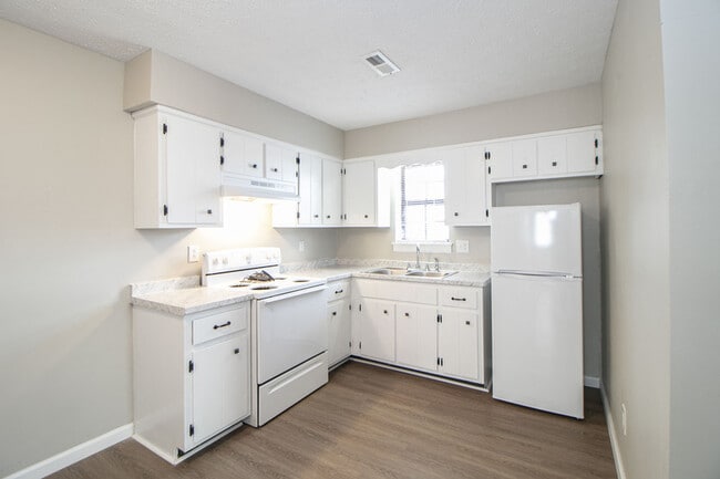 Building Photo - 11-411 Thompsonville Ln