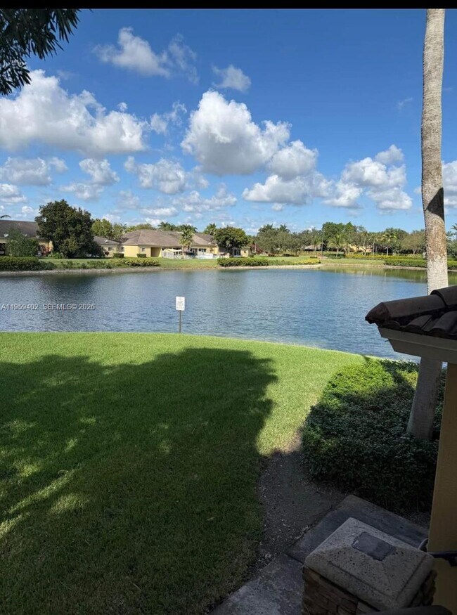 Building Photo - 1005 NE 34th Ave