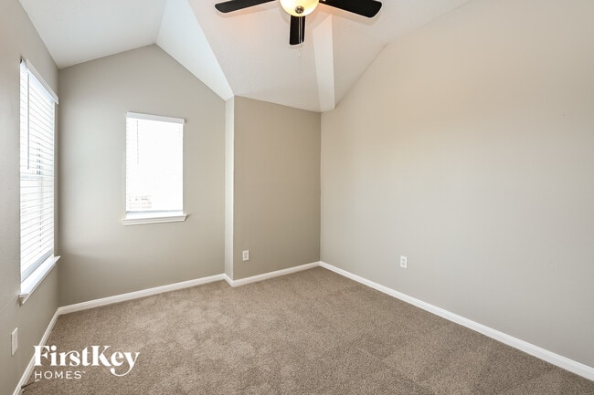 Building Photo - 6610 Albion Cresent Dr