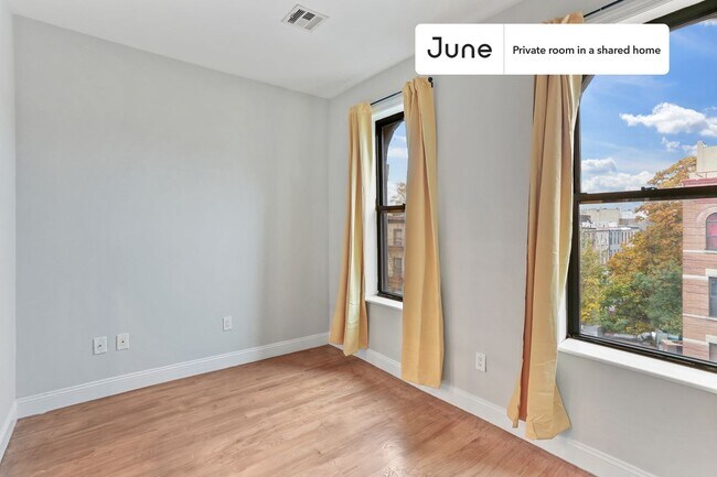 Building Photo - Room in Shared 4 bed/1 bath home in Crown Heights