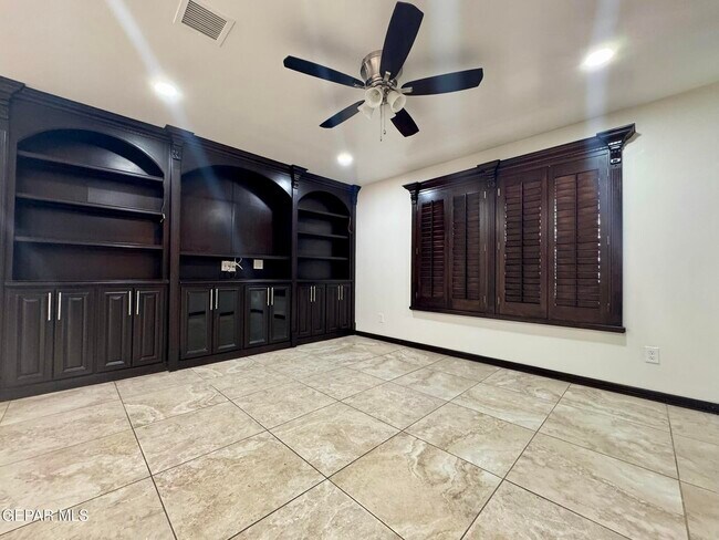 Building Photo - 142 Clairemont Rd