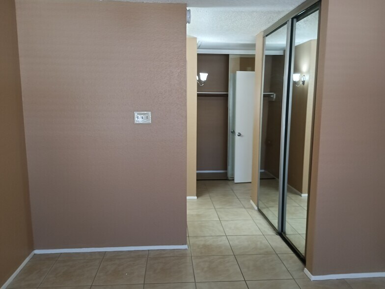 Great storage areas - 13443 Garden Grv