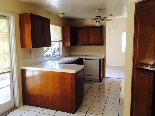 Building Photo - !! JUST REMODELED HOME AVAILABLE TODAYYY !!