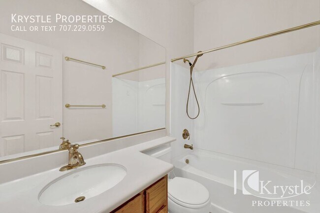 Building Photo - Gorgeous condo in beautiful Tiara gated co...
