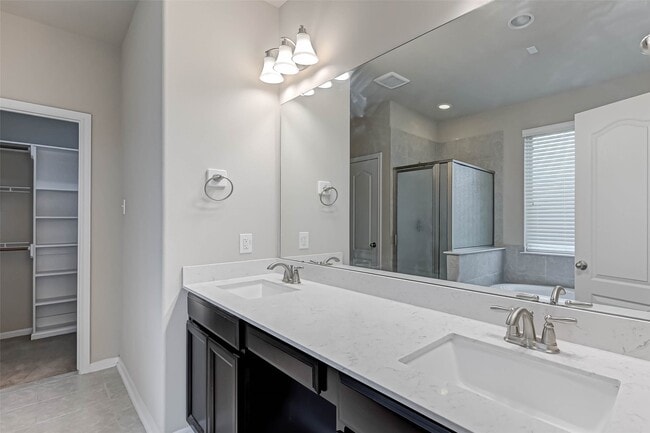 Building Photo - 2111 Post Oak Ct