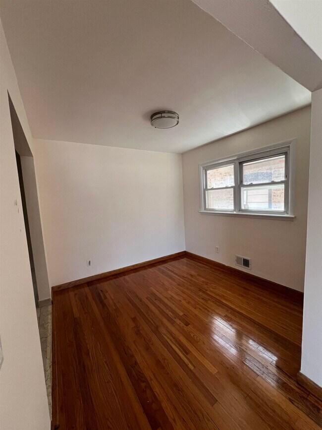 Building Photo - 304 Columbia Ave