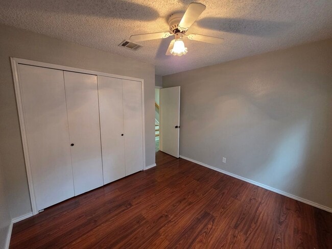 Building Photo - Hidden Creek Townhouse