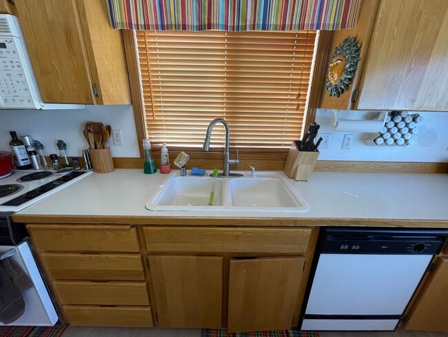 Building Photo - 3-Bedroom Home in Beaverton!