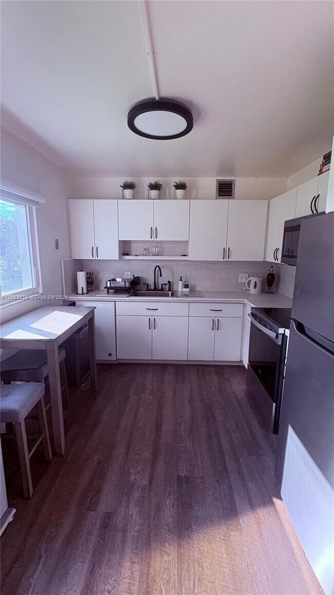 Building Photo - 13550 SW 6th Ct