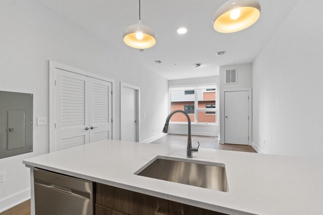 Building Photo - 250 Ave E