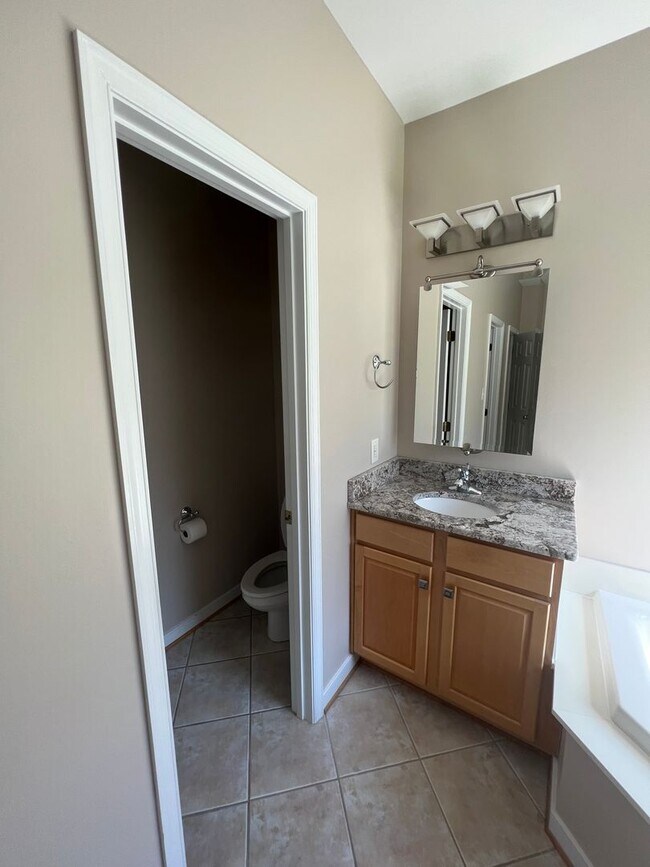 Building Photo - 11837 Club Ridge Dr