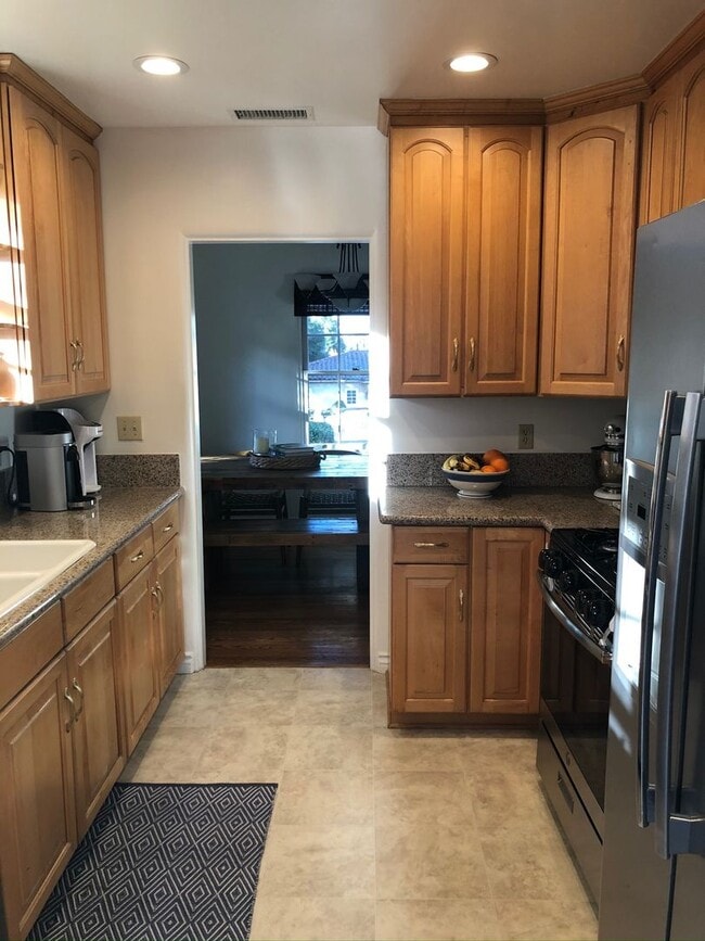 Building Photo - Valmonte Beauty 2 Bedroom Beautiful Home  on Corner Lot with Huge yard