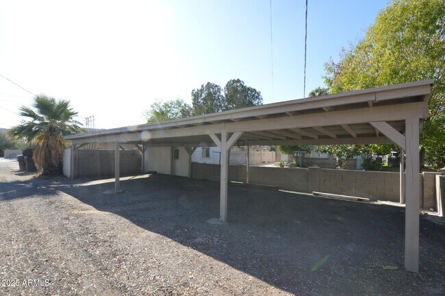 Building Photo - 2309 N Dayton St