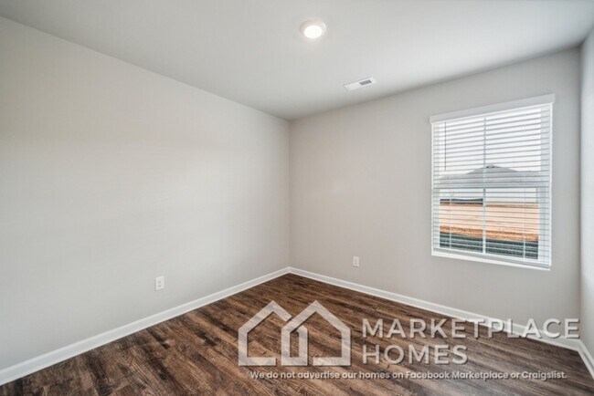 Building Photo - 4022 Ryan Dr SW