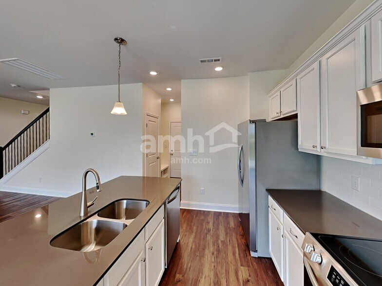 Building Photo - 5317 Virtue Ave