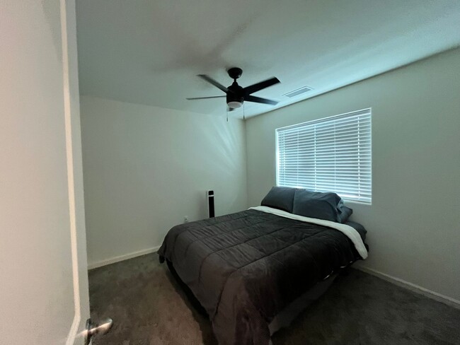 Building Photo - 1517 S Barberry Pl