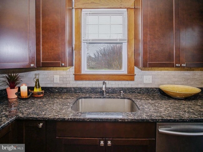 Building Photo - 332 Crown Point Rd