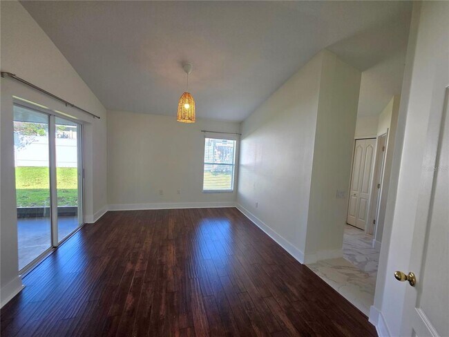 Building Photo - 730 Straw Lake Dr