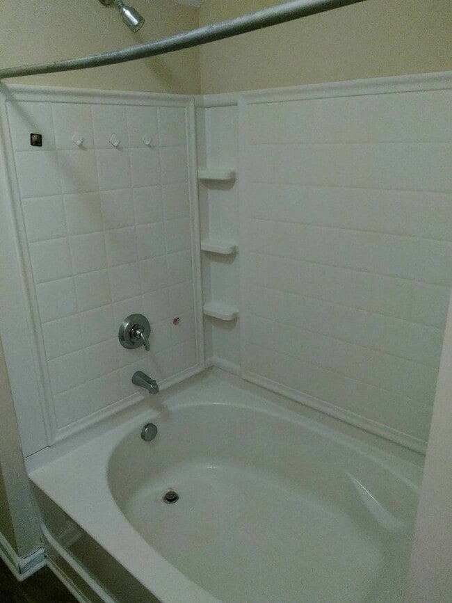 Building Photo - Spacious 4 Bedroom, 2.5 Bathroom Home!