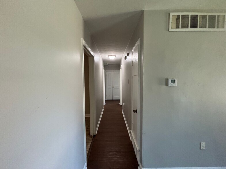 Building Photo - 2771 Northmeade Ave
