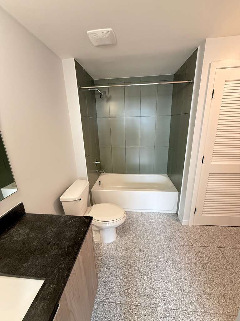 Building Photo - 1325 NE 117th St