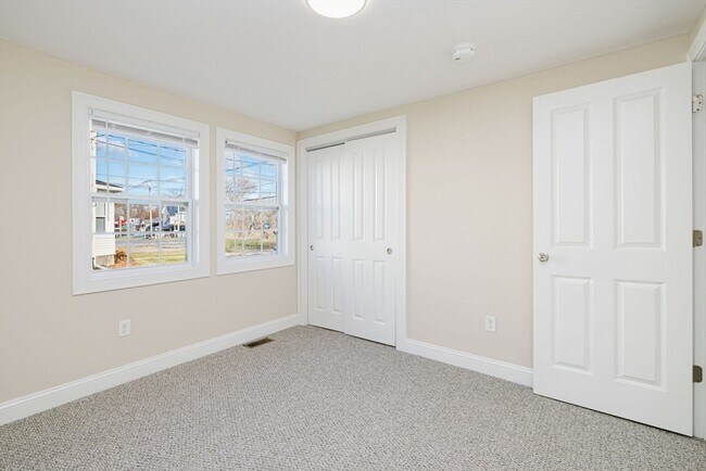 Building Photo - 687 Washington St