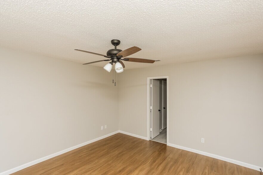 Building Photo - 528 Blue Haze Dr