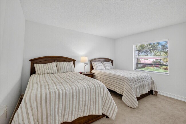 Building Photo - 21988 Cypress Dr