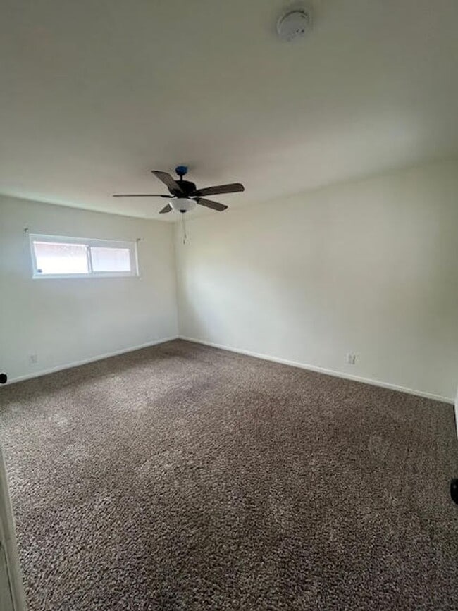 Building Photo - Pet Friendly 4 Bedroom Home