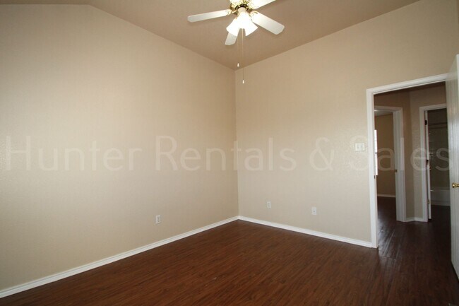 Building Photo - 3904 Gus Dr