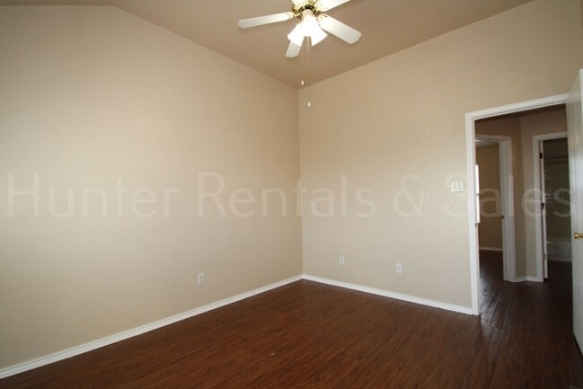 Building Photo - Two-Story Living!