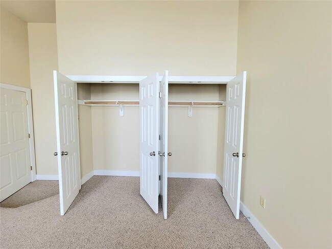 Building Photo - 2315 Harborside Dr