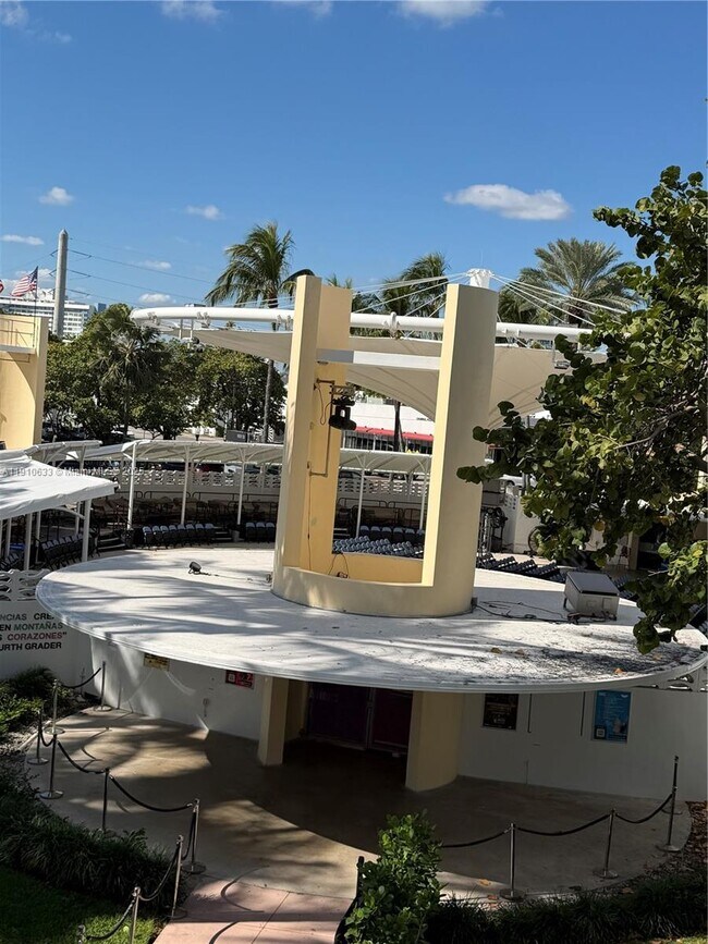 Building Photo - 7330 Ocean Terrace