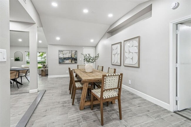 Building Photo - 2 S Treasure Dr