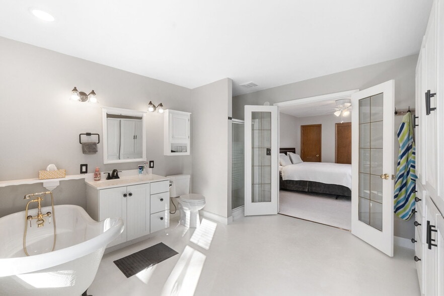 Master Bath - 318 Highland Dr