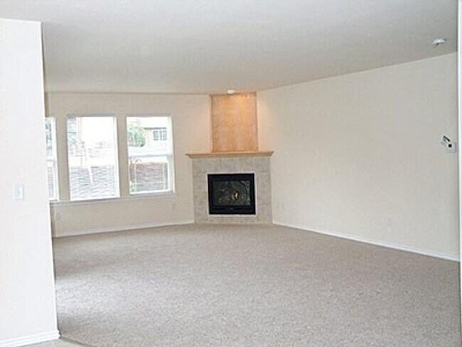 Building Photo - Walnut Grove 2 Bedroom, 2 Bath Condominium