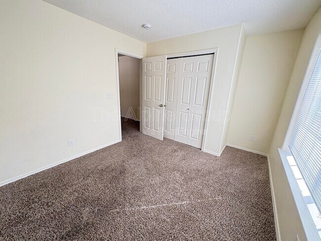 Building Photo - 1430 NE Glen Ellen Dr