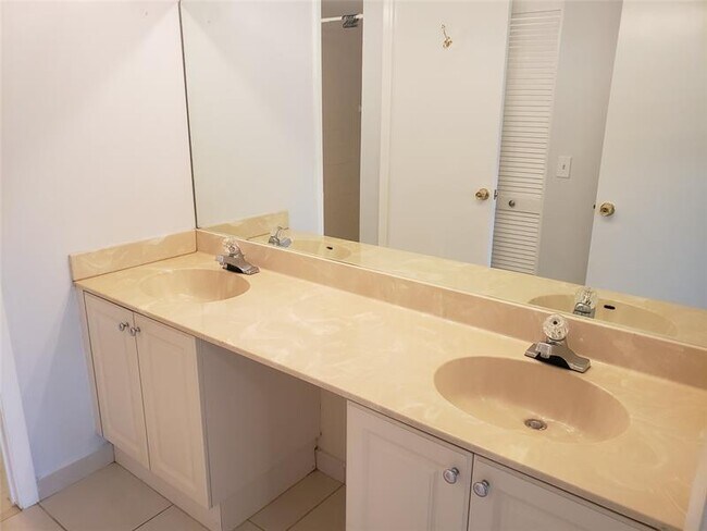 Building Photo - 12252 Royal Palm Blvd