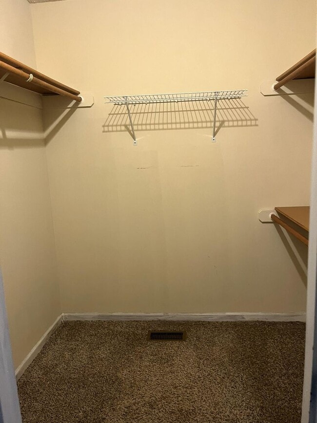 Building Photo - 3 bed 2.5 bath townhome off Bob Billings!