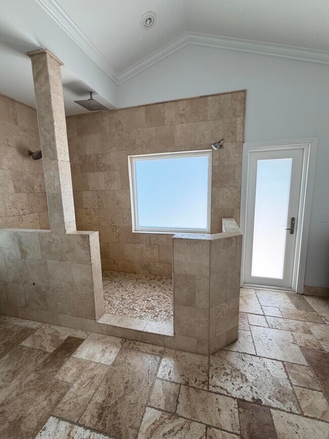 Building Photo - 10114 Hunt Club Ln